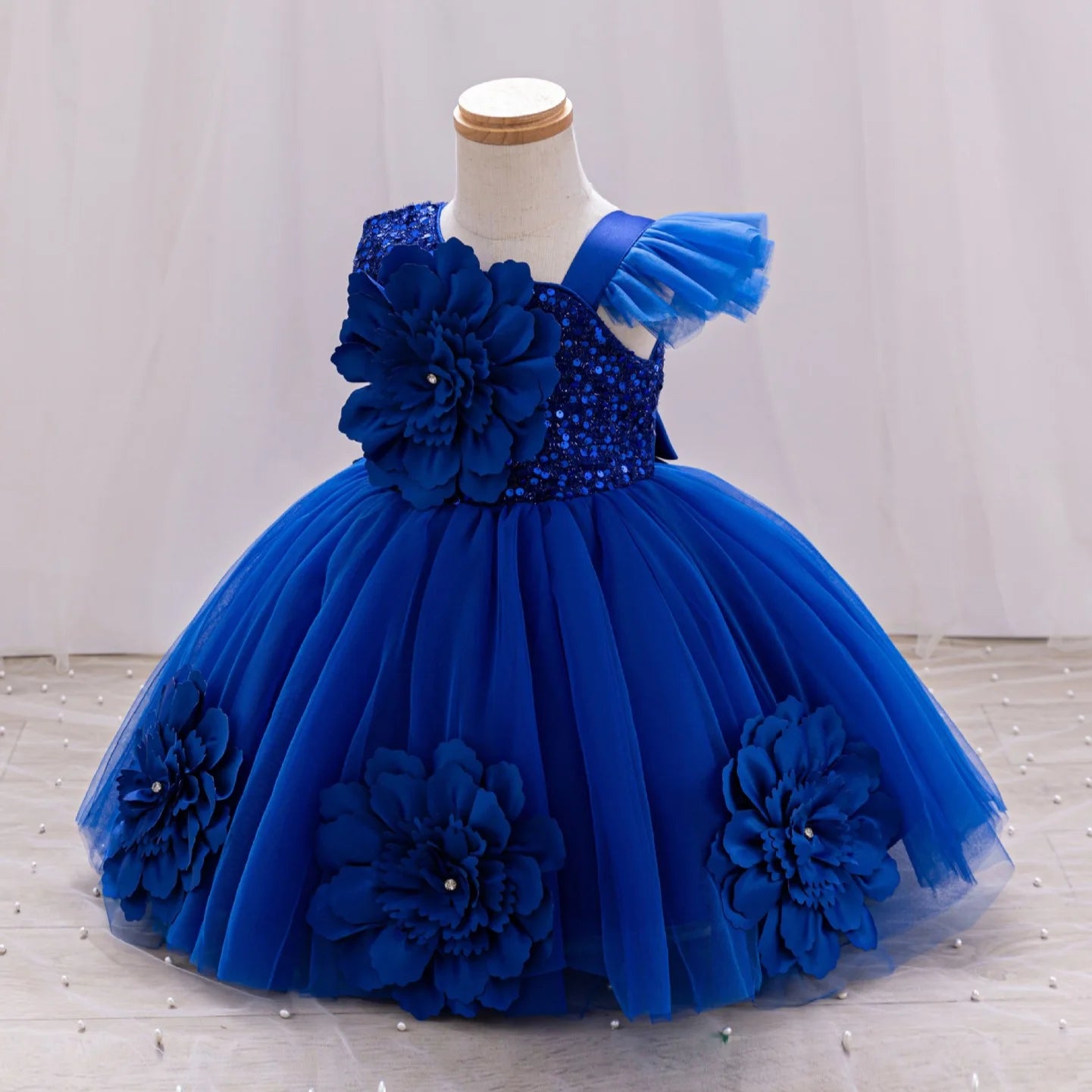 Red single-shoulder sparkling flying sleeve birthday party dress for baby girls, toddler girls, and young children by Showlu Fashion Store.