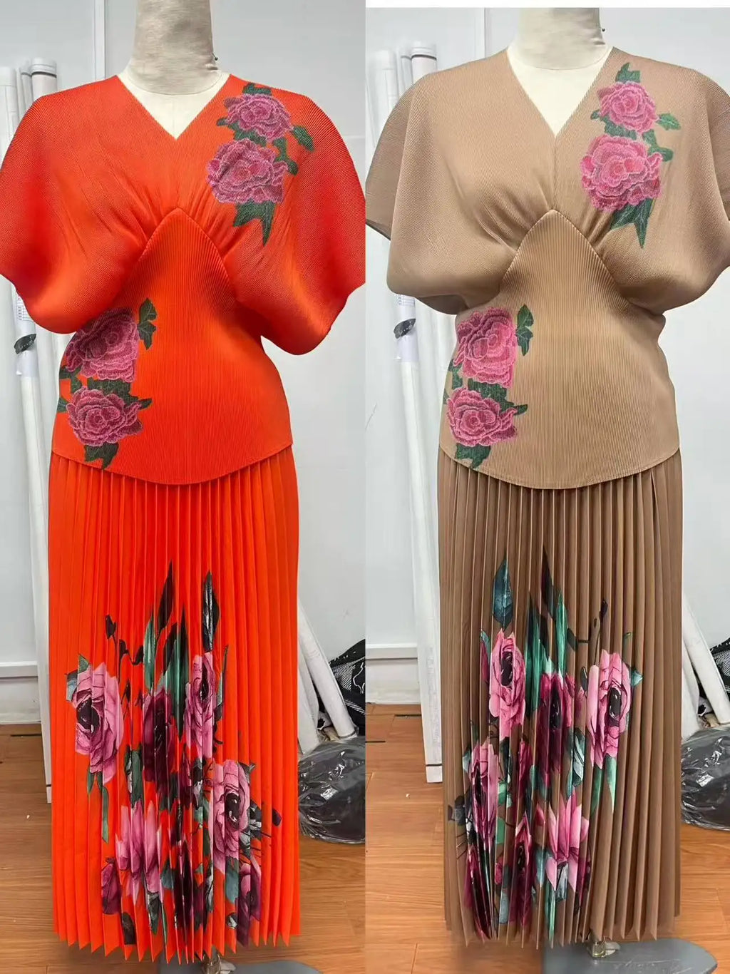 Showlu Fashion women's V-neck short sleeve pleated two-piece set with printed high waist skirt and elegant evening dress design.