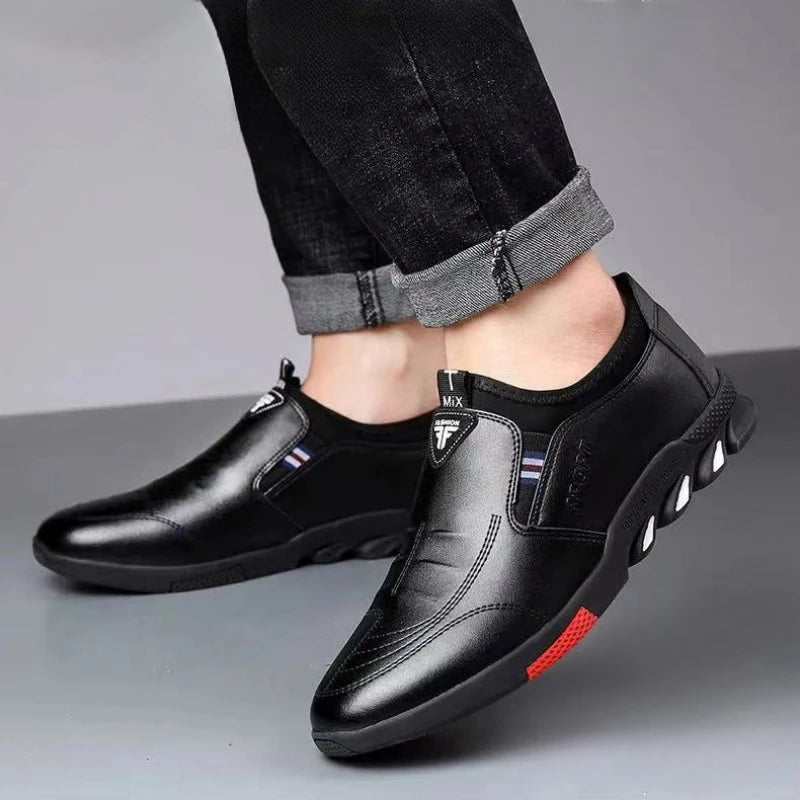 Men's Showlu Fashion leather loafers with breathable slip-on design, ideal for business casual and driving comfort.