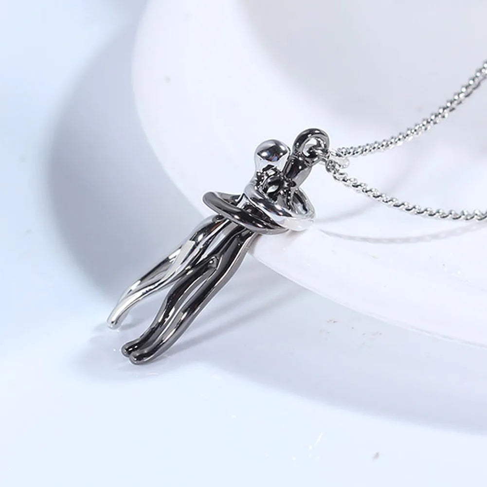 Elegant hugging pendant necklace by Showlu Fashion, a stylish chain jewelry choker for men and women, perfect for couples and lovers.