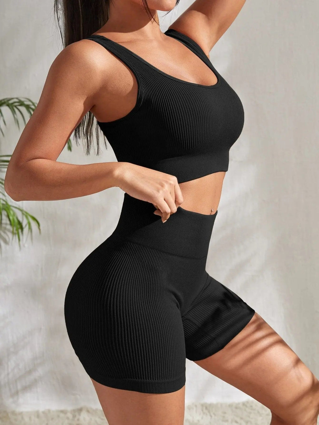 Showlu Store Nation seamless yoga set with crop top, shorts, and matching leggings, ideal for gym and workout sessions.