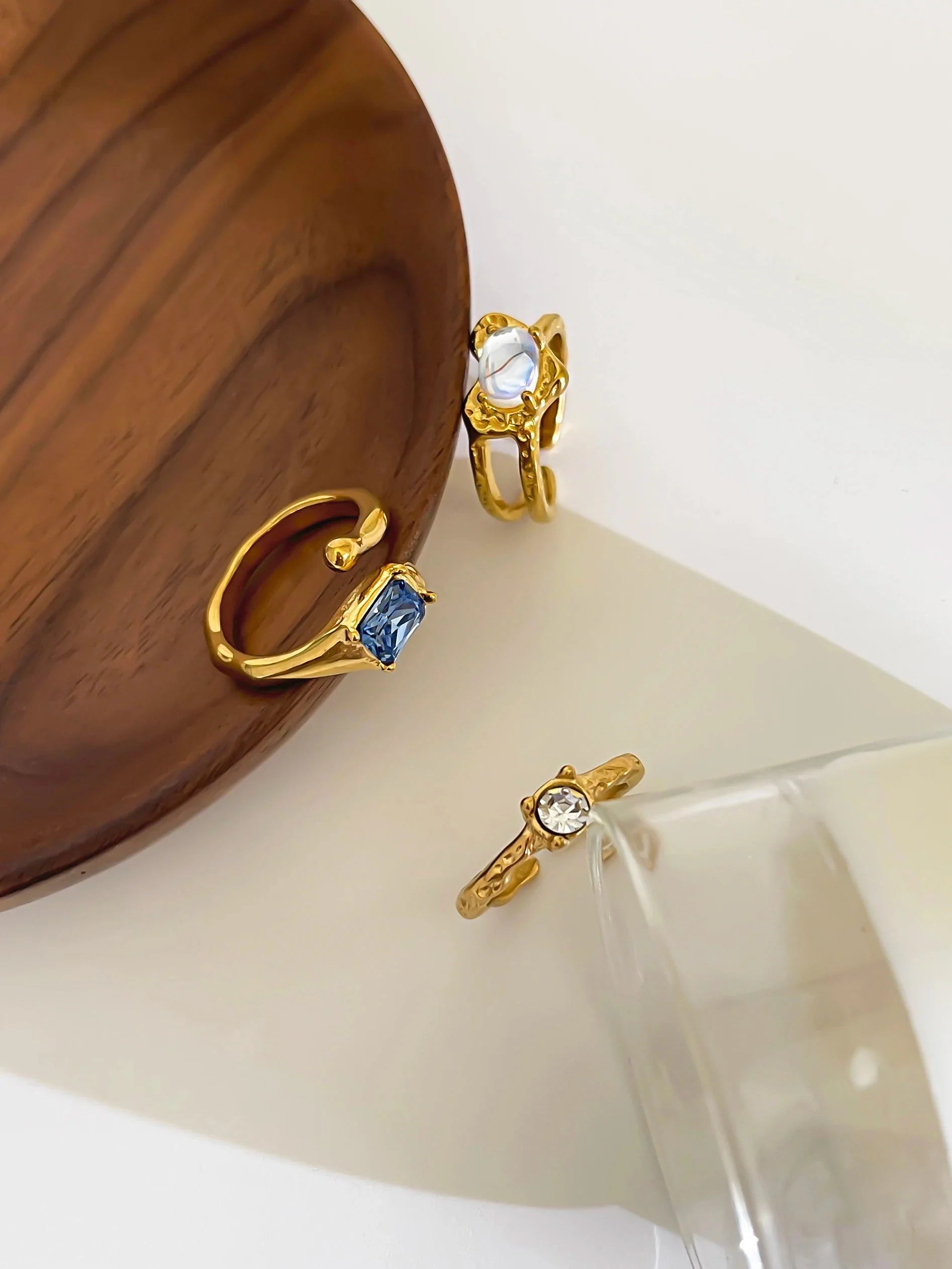 SHOWLU FASHION STORE Peri'sBox vintage moonstone zircon open ring in gold-plated stainless steel, showcasing intricate design and sparkling stones.