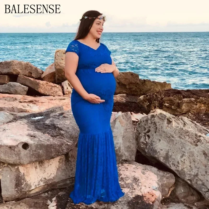Showlu V-neck lace maternity photography dress with short sleeves and a flowing maxi gown for expectant mothers.