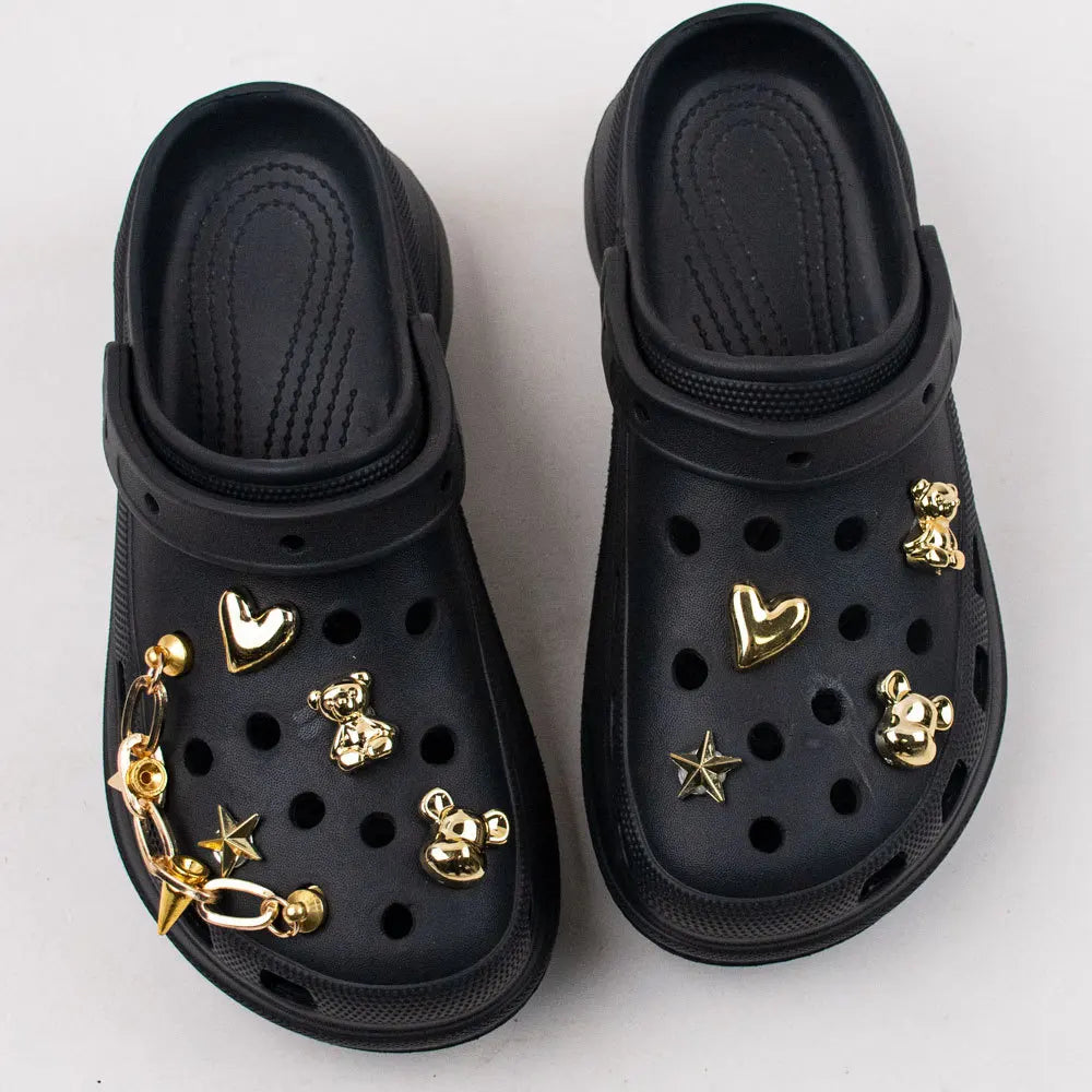 Acrylic butterfly and bear shoe charms with decorative buckles for kids' shoes, perfect as fun party accessories and gifts.