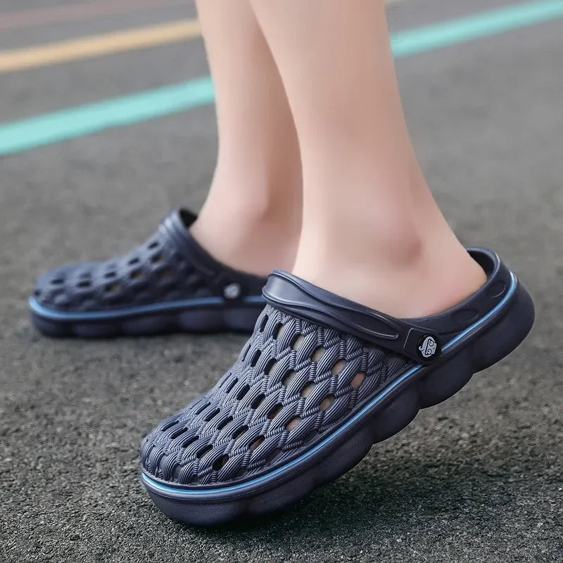 Men's outdoor beach sandals made of soft EVA, suitable for hiking, garden, and summer wear, with a comfortable slip-on design.