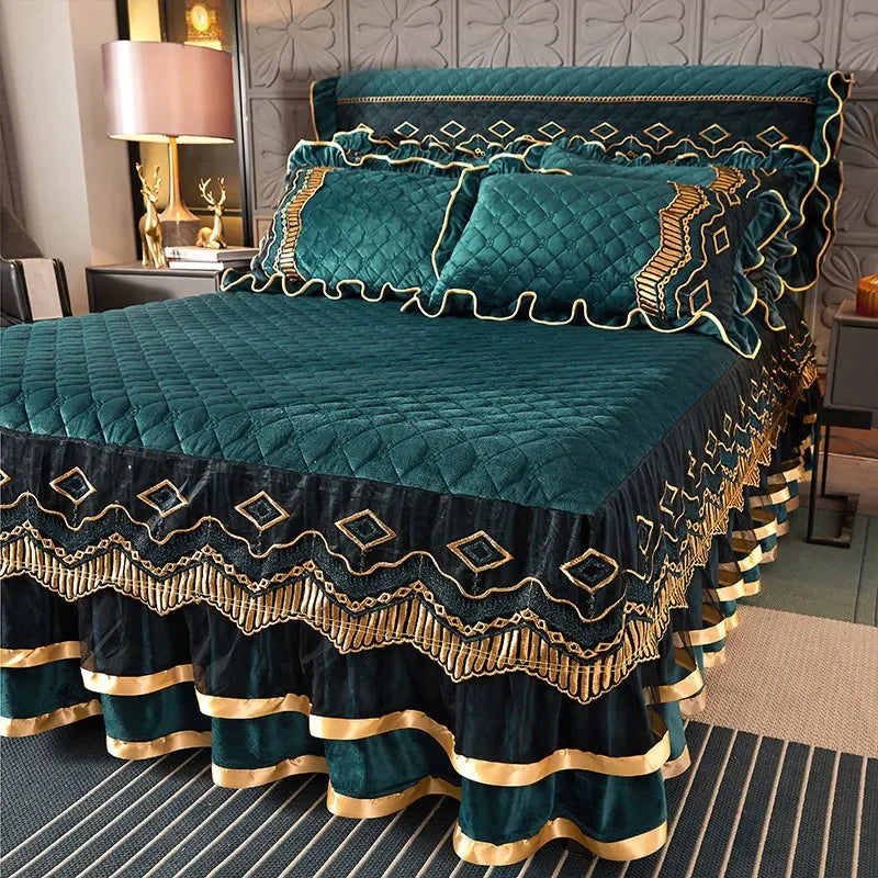 AI WINSURE-European Lace Velvet Bedspreads Quilted, King Size, Luxury, Retro Soft Bedskirt Set, with 2 Pillow Shams, Queen
