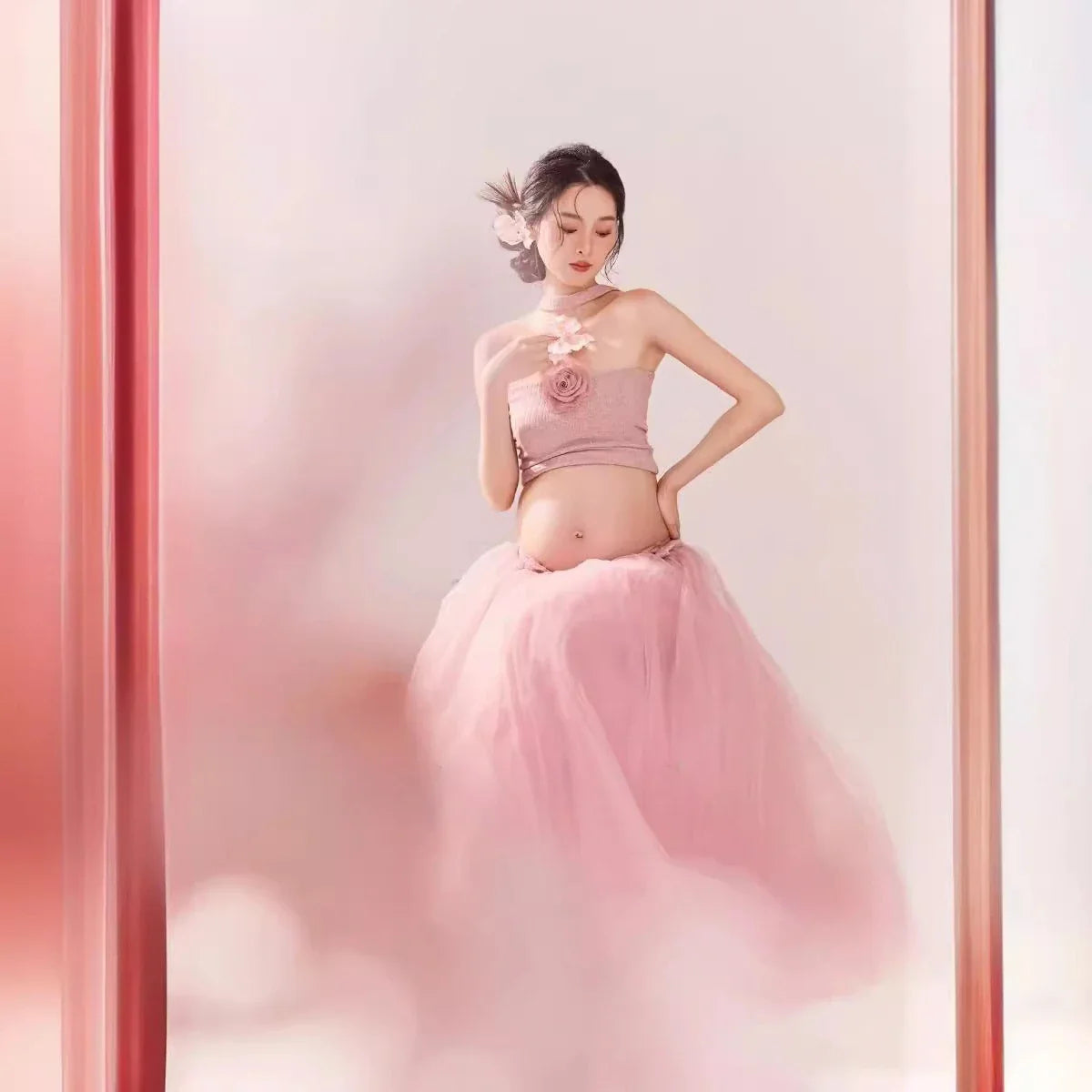 Pink tube top and mesh tutu skirt maternity photography outfit by Showlu Fashion Store, perfect for expecting mothers.