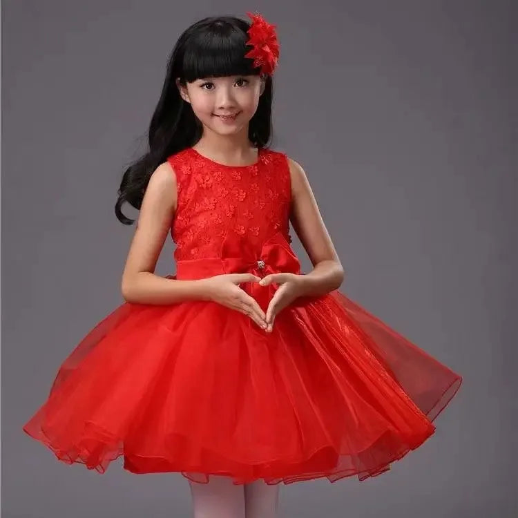 Baby girl flower girl dress from Showlu Fashion Store, suitable for weddings, birthdays, and first communions, in white with floral details.