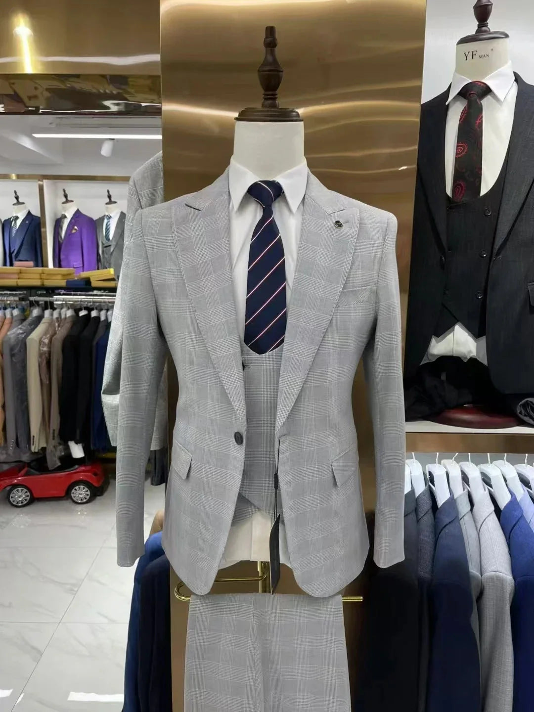 SHOWLU grey plaid 3-piece men's suit with slim fit, formal wedding tuxedo, featuring classic plaid pattern and tailored fit.
