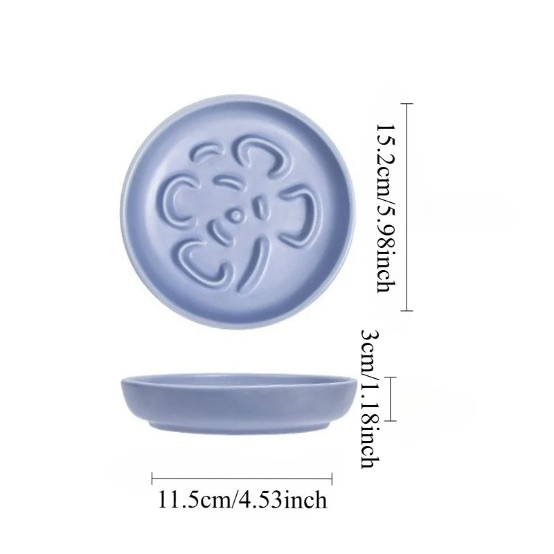 Creative clover-shaped slow food pet bowl from Showlu Fashion Store, anti-spill and anti-choking round cat and dog bowl.