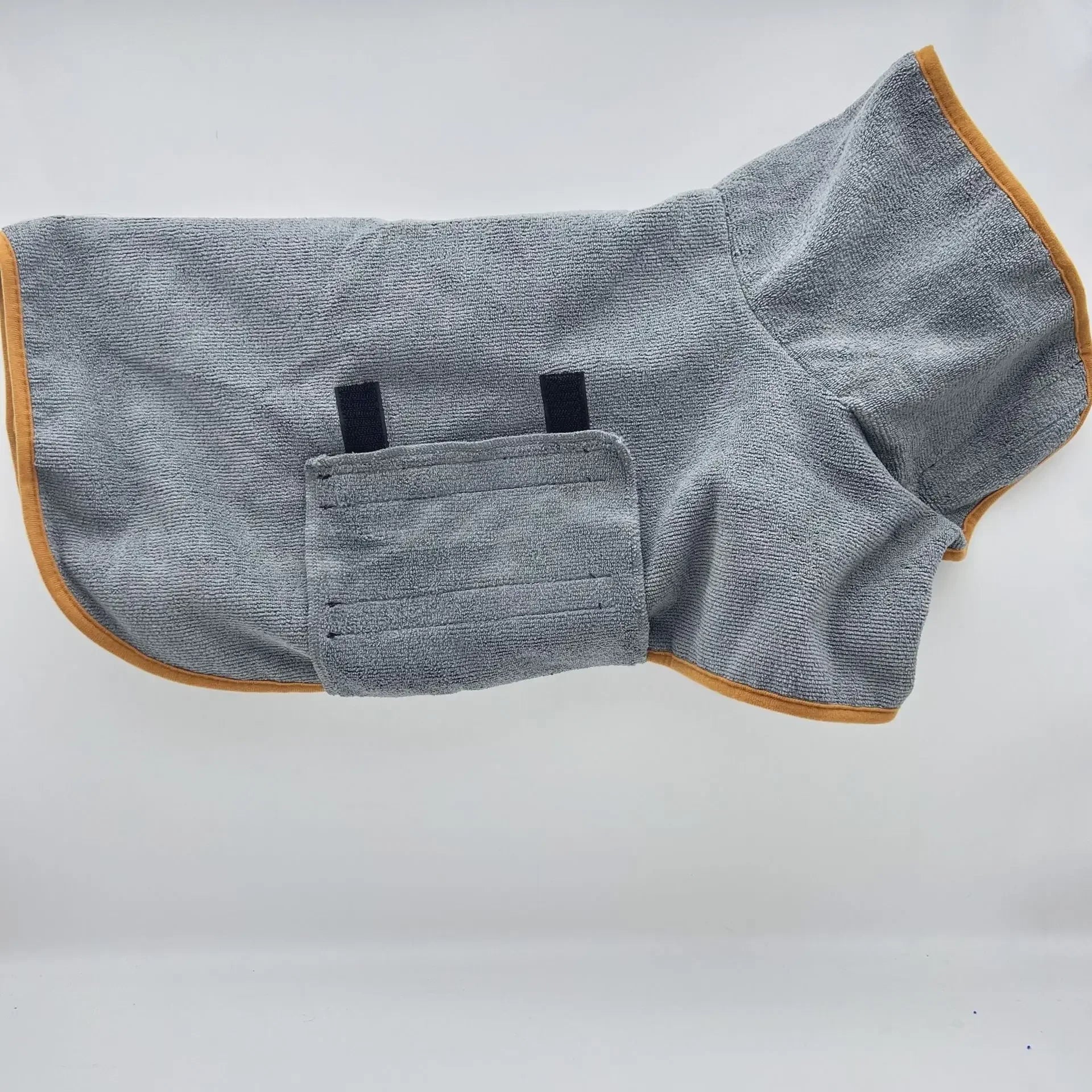 Absorbent dog bathrobe and towel for quick drying, suitable for small and large dogs and cats, in a cozy, plush fabric.