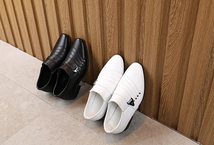 Black leather boys' British style shoes with white accents, casual performance shoes for children, featuring classic design and comfort.