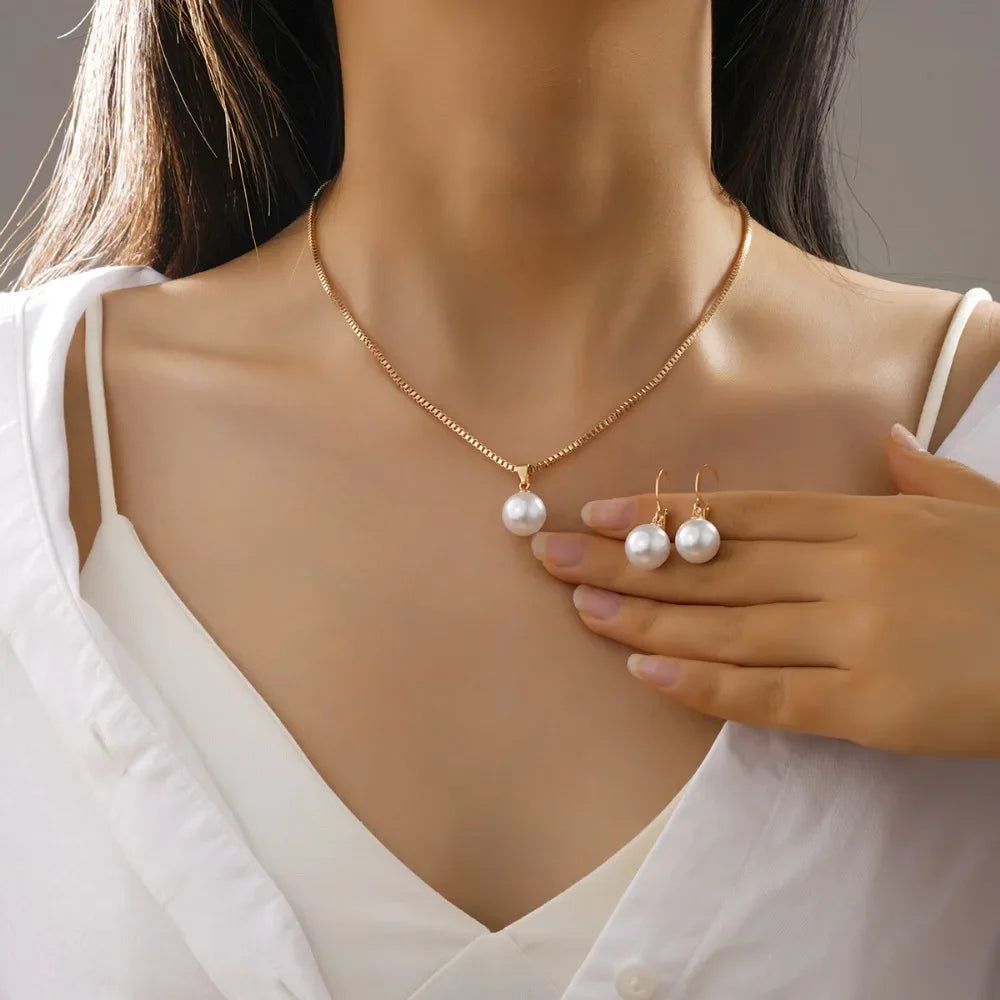 Showlu Fashion vintage jewelry set with imitation pearl necklace and matching earrings, elegant and classic accessory ensemble