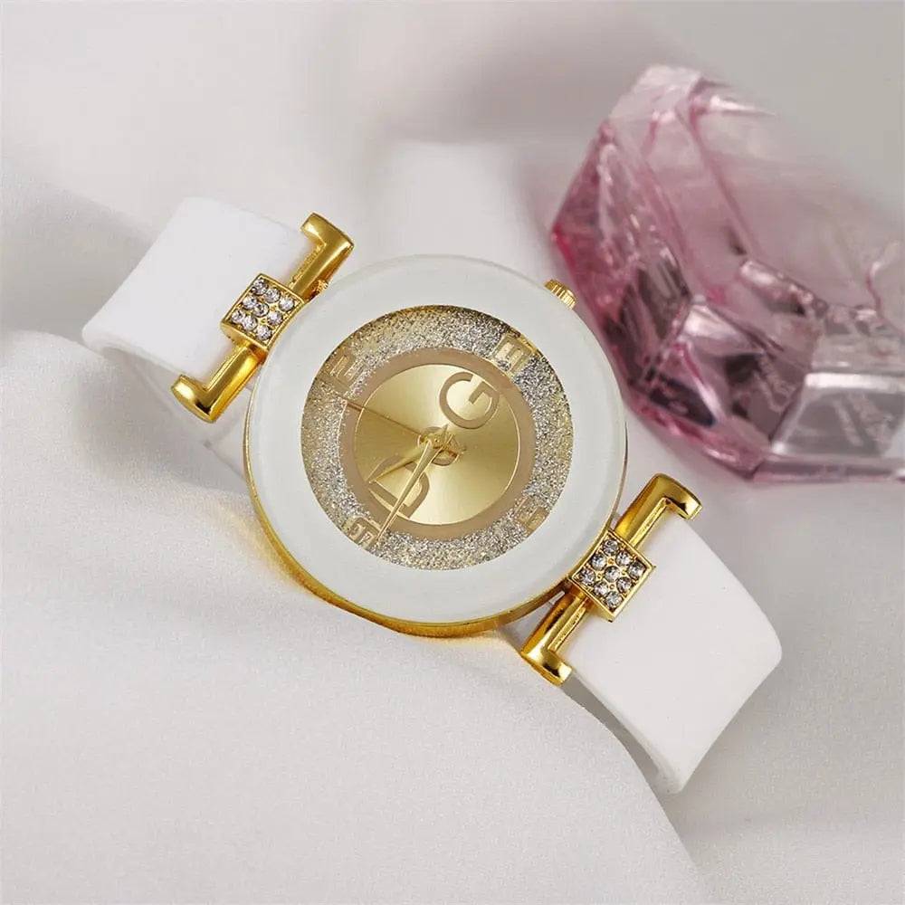 Black and white minimalist women's quartz watch with a large dial and silicone strap, stylish and modern wristwatch by Showlu Fashion.
