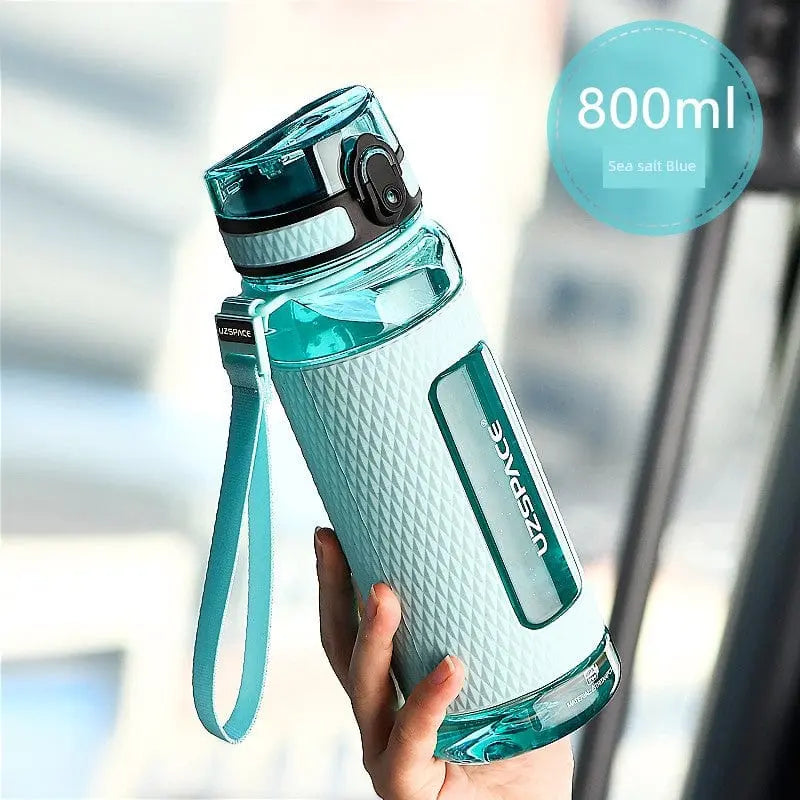 Large capacity 1L Tritan sports water bottle in high-temperature resistant plastic, leakproof design for men and women.