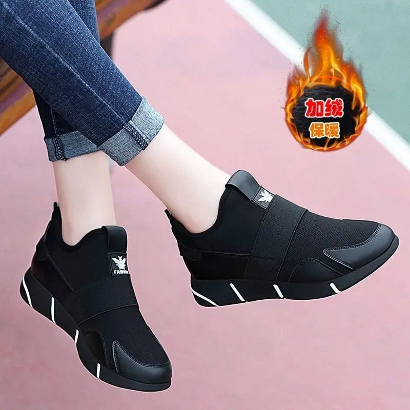 Black Showlu women's casual sport sneakers with breathable mesh uppers and comfortable fit, ideal for running and everyday wear.