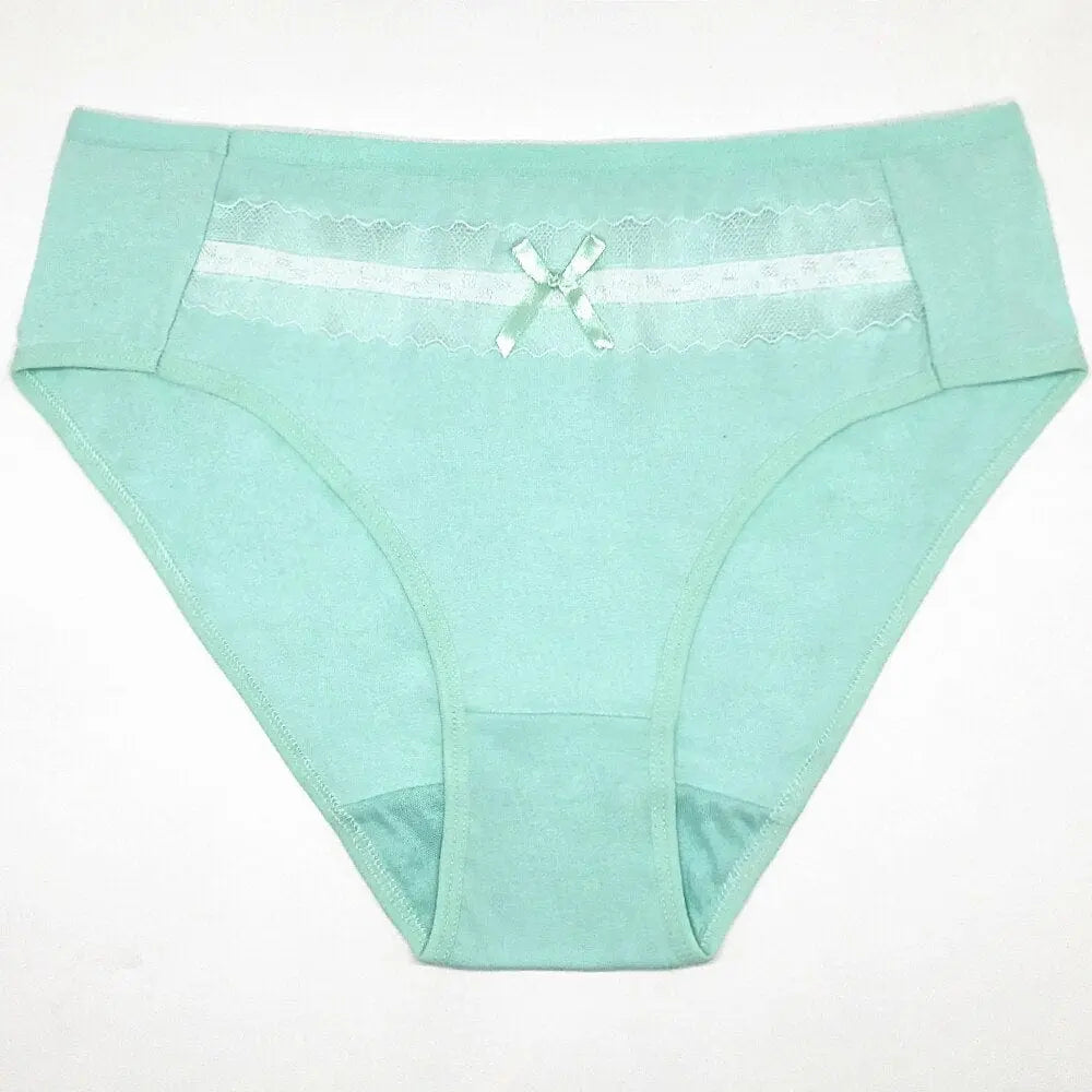 Set of three Showlu Fashion women's cotton lace briefs, mid-rise sexy panties with solid color and lace details, plus size underwear.