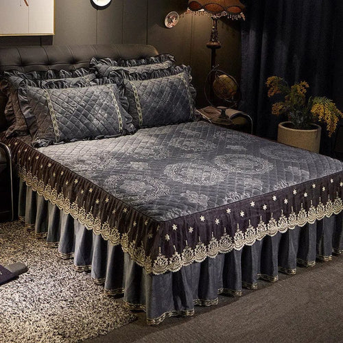 AI·Winsure embroidery lace velvet bedspread 3-piece quilted bedskirt set with ruffles for queen or king beds, soft and elegant bedding.