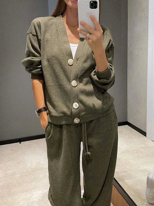 Women's two-piece knit sports suit with cardigan and lace-up pants, featuring a casual, single-breasted design for autumn-winter wear.