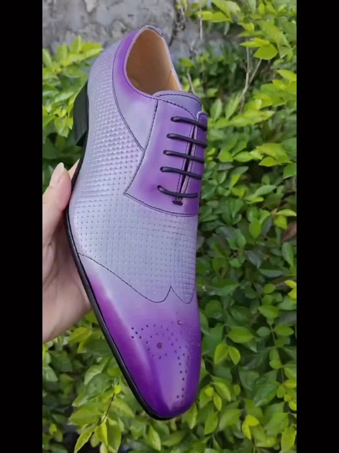 SHOWLU Men's wing-tip Oxford dress shoes in genuine cow leather, formal footwear with classic wing-tip design and polished finish.