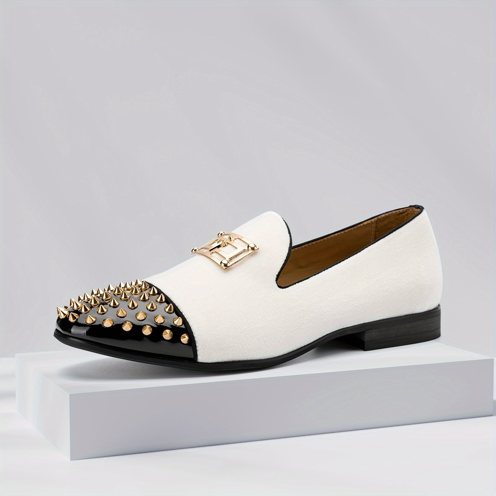 Showlu men's fashion loafers with slip-on design, casual fabric upper, and comfortable fit, ideal for everyday wear.