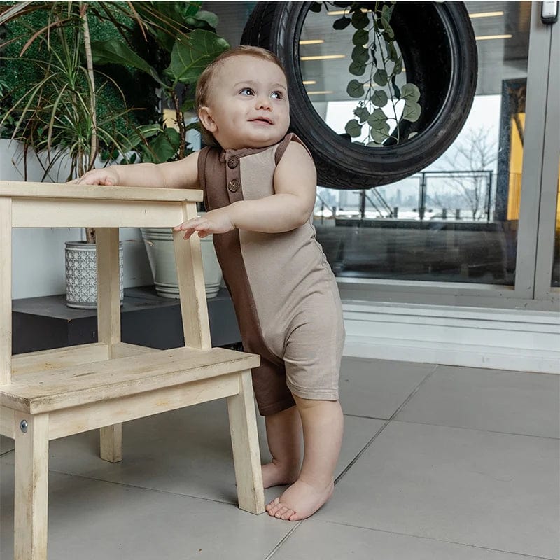 Baby boy sleeveless colorblock denim romper with front buttons, round neck, perfect for summer, casual overalls for infants.