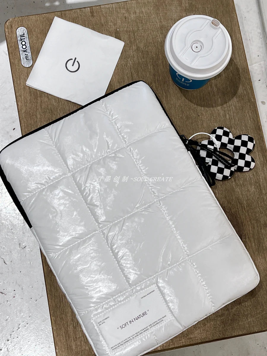 Showlu Fashion waterproof cloud laptop sleeve bag for Apple, Huawei, and Dell, soft and protective for tablets and notebooks.