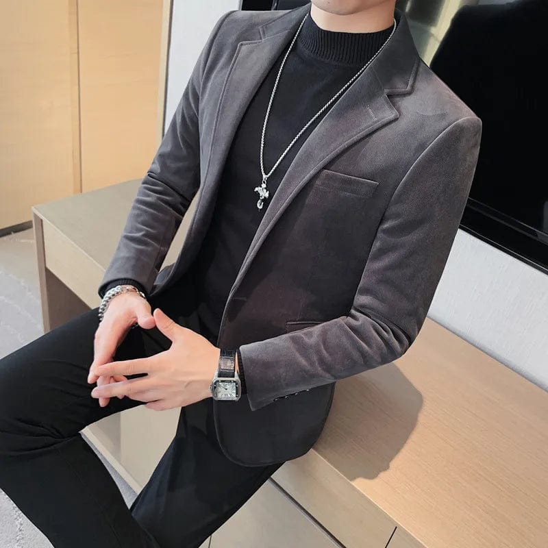 Men's slim fit velvet blazer by Showlu Fashion, luxurious black formal suit jacket with a sleek, tailored design for autumn and winter.
