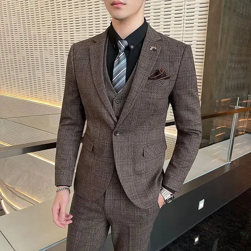 Elegant men's 3-piece slim fit business suit featuring blazer, vest, and trousers in a stylish, formal fashion by Showlu Fashion.