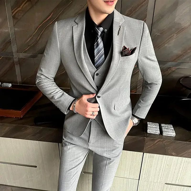 Showlu Fashion men's 3-piece slim fit business suit with blazer, vest, and trousers, elegant formal and casual style for men.