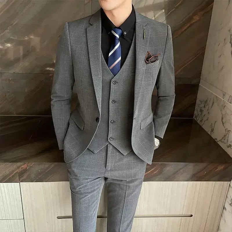 Showlu Fashion men's 3-piece slim fit business suit with blazer, vest, and trousers, elegant formal and casual men's fashion.