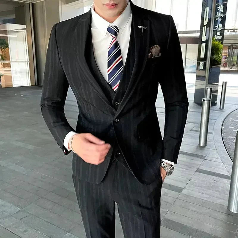 Showlu Fashion men's 3-piece slim fit business suit with blazer, vest, and pants, elegant formal attire for gentlemen.