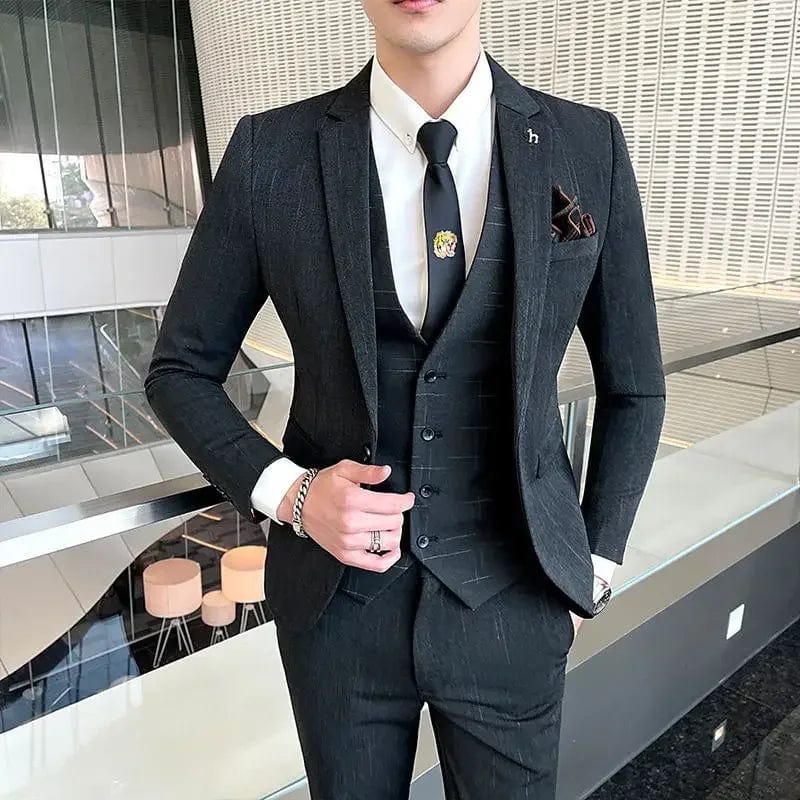 Men's 3-piece slim fit business suit with blazer, vest, and trousers by Showlu Fashion, stylish and elegant for formal or casual wear.