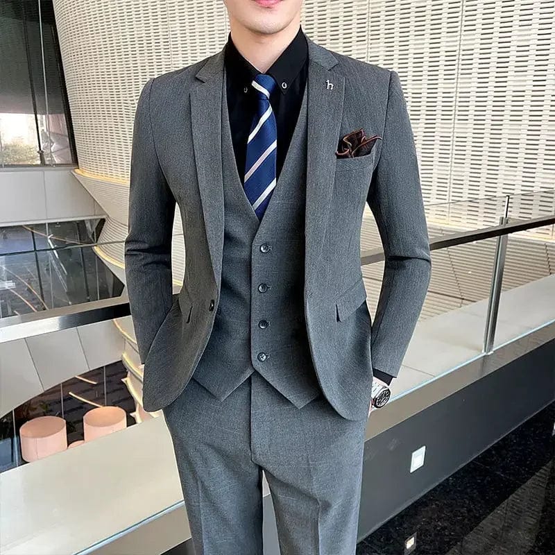 Showlu Fashion men's 3-piece slim fit business suit with blazer, vest, and pants, elegant formal and casual men's fashion.
