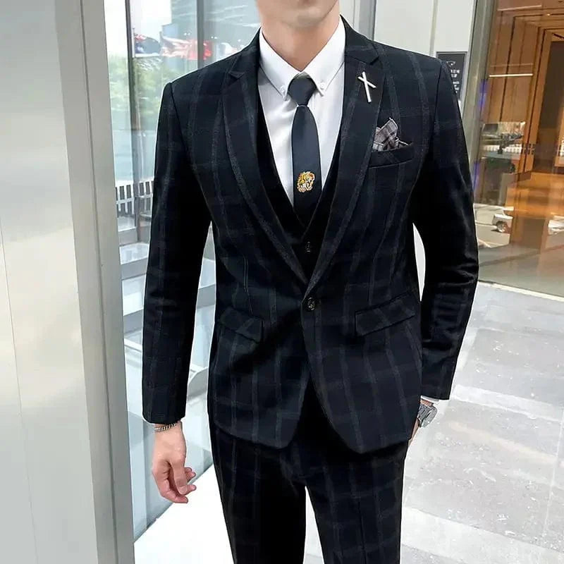 Showlu Fashion men's 3-piece slim fit business suit with blazer, vest, and trousers, elegant formal and casual style.