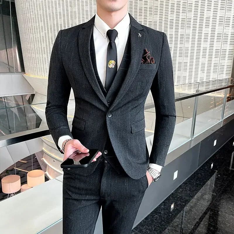 Men's 3-piece slim fit business suit by Showlu Fashion, featuring blazer, vest, and trousers in elegant formal style.
