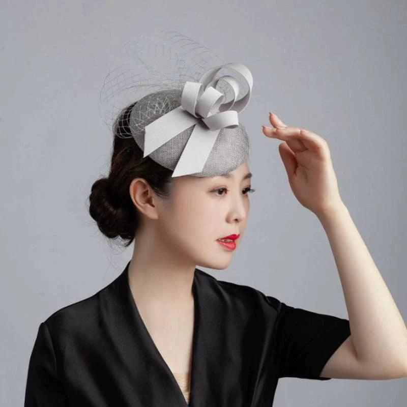 Showlu Fashion floral bridal headdress with elegant design, perfect for wedding or formal occasions, worn with dresses or cheongsam.