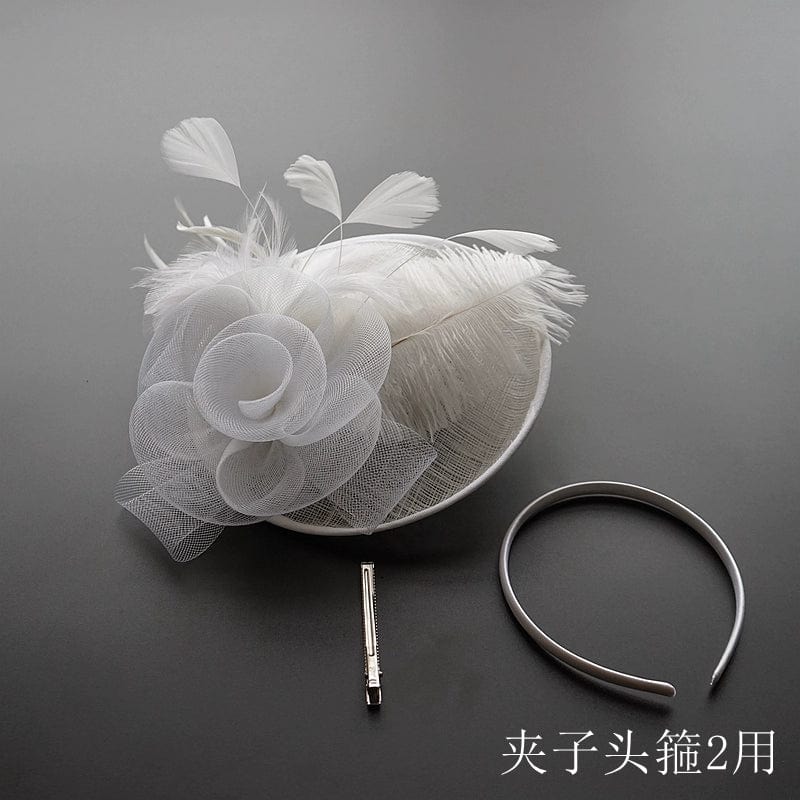 Retro bride wearing Showlu Fashion Hanfu cheongsam and Billycock dinner headpiece, elegant wedding accessories.
