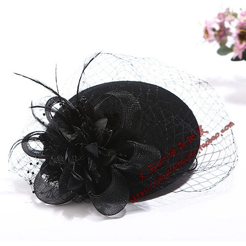 Showlu Black Vintage Gauze Billycock hat with yarn hair clip, British style, worn by a celebrity in a cheongsam.