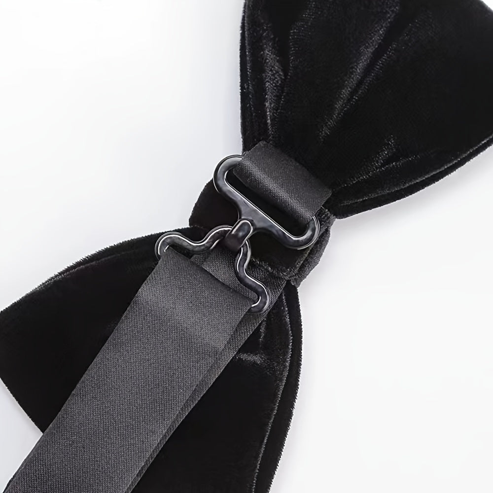 Navy blue velvet men's bow tie from SHOWLU FASHION, adjustable formal accessory, shown on a plain background.