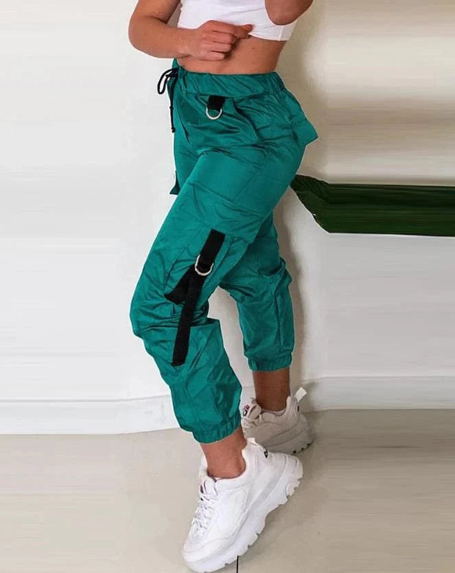 Showlu Women's streetwear cargo pants with slim fit, elastic waist, patch pockets, suitable for autumn and winter casual wear.