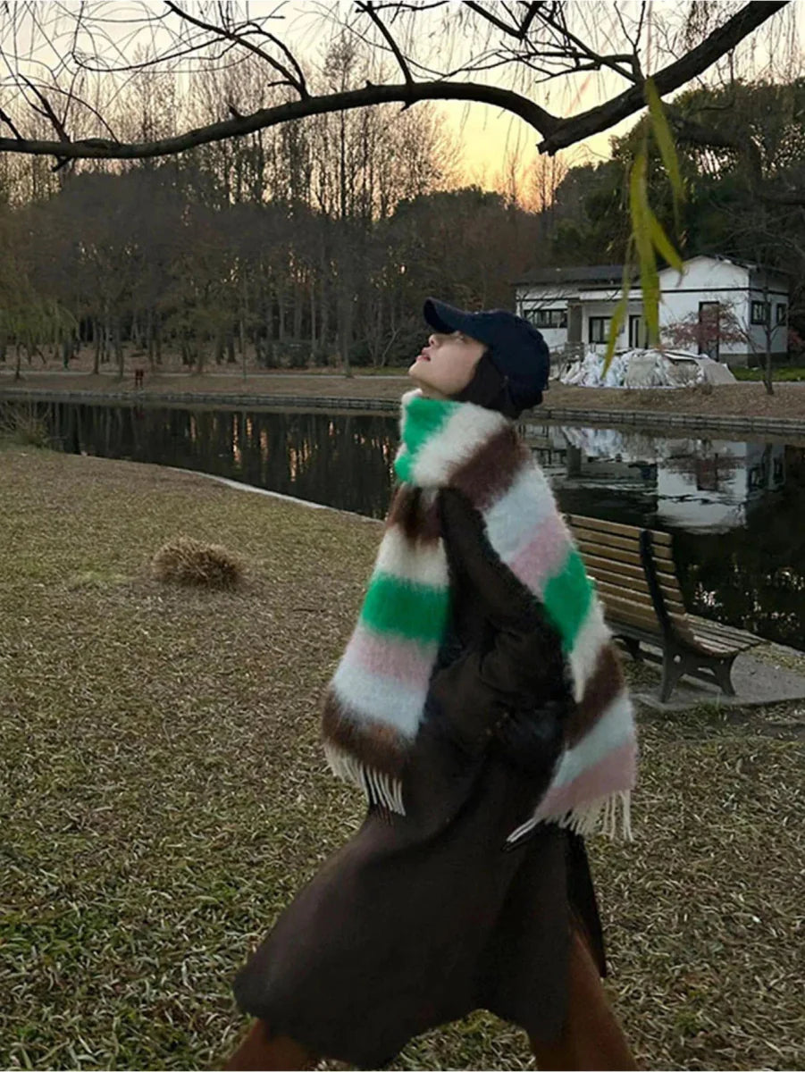 Showlu Fashion Women's plaid cashmere scarf with tassels, warm winter pashmina shawl, luxurious autumn and winter accessories.