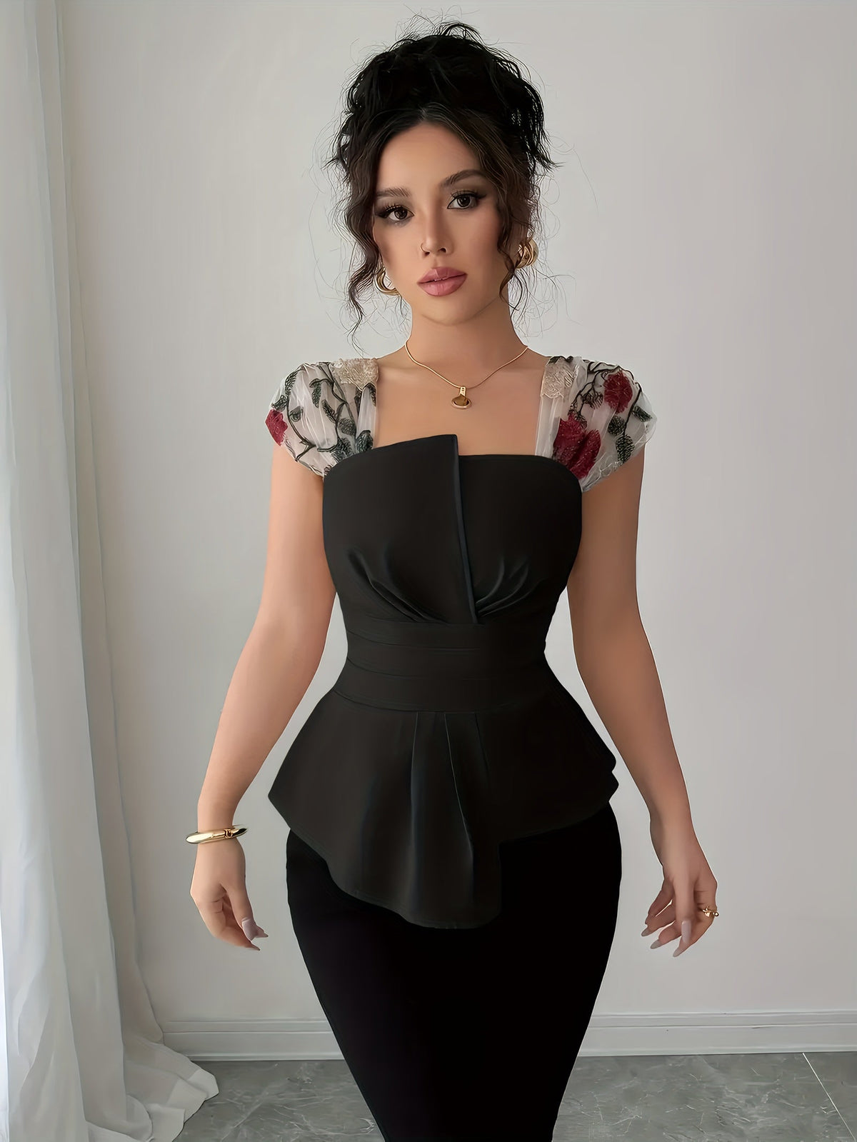SHOWLU Women's floral square neck sleeveless blouse, elegant summer top with vibrant print and feminine style.