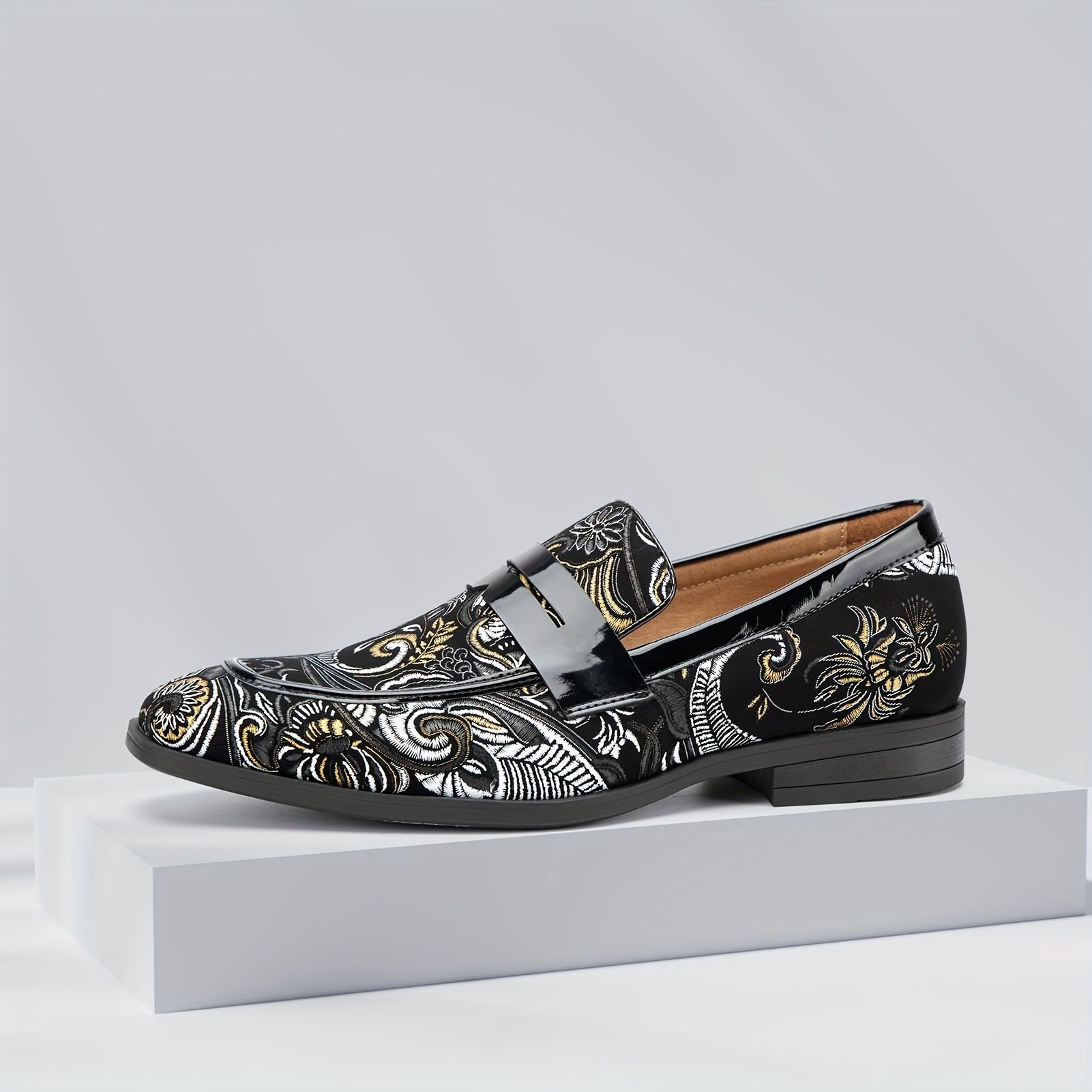 Men's slip-on party shoes by SHOWLU FASHION, lightweight PU leather casual shoes with sleek design and comfortable fit.