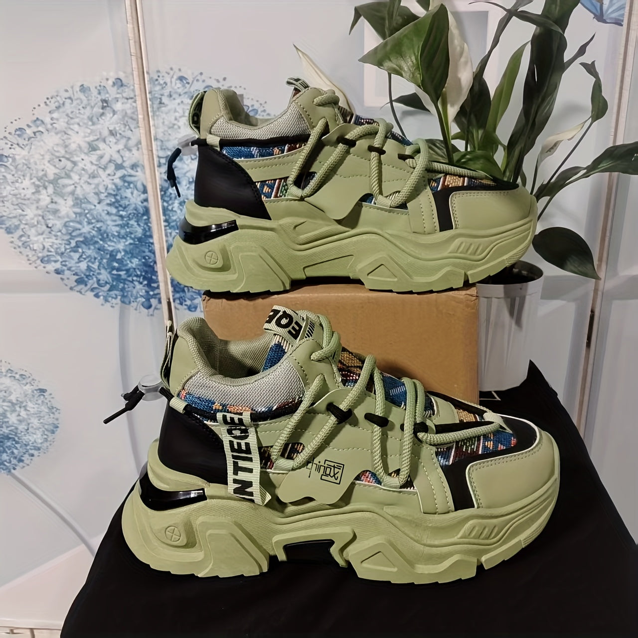 SHOWLU Men's thick-sole casual low-top fashion sneakers made of PU material, stylish and comfortable for everyday wear.