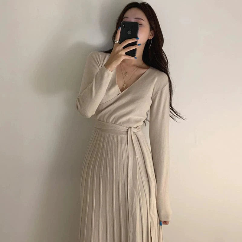 Chic SHOWLU FASHION slimming pleated knit dress with V-neck, long sleeves, and lace-up detail, perfect for elegant occasions.