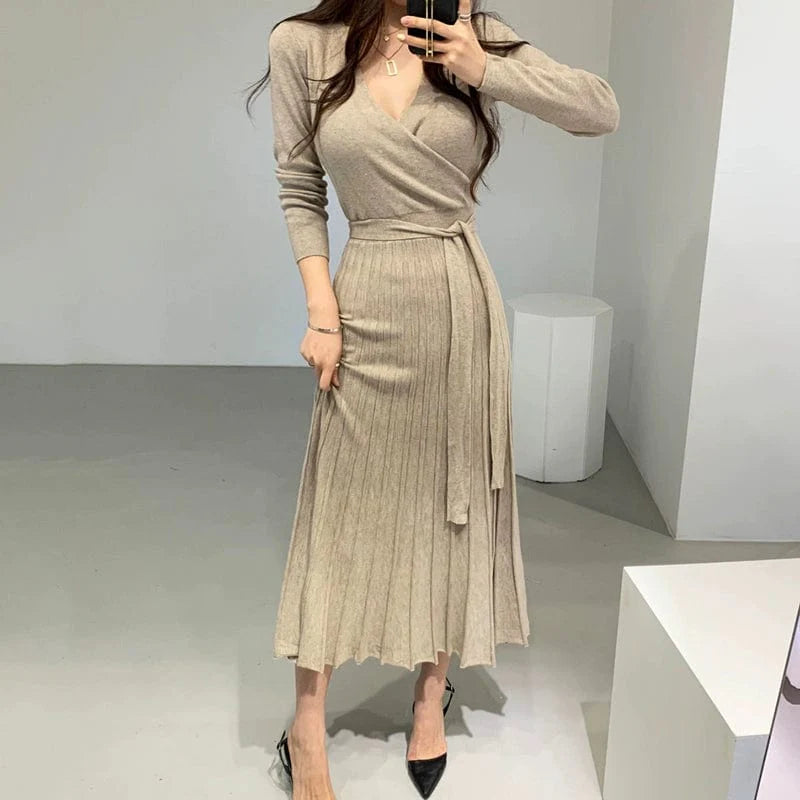 SHOWLU FASHION slimming pleated knit dress with V-neck, long sleeves, and chic lace-up detail, perfect for stylish occasions.