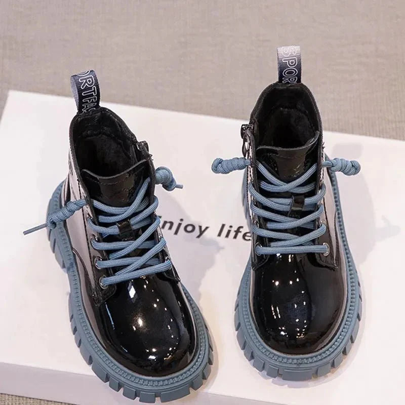 Showlu Fashion kids ankle boots in shiny black PU leather, unisex short boots with solid color, suitable for boys and girls.