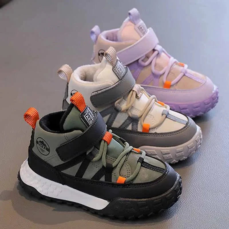 Children's winter sneakers by EACHIN with plush lining, showing boys and girls casual shoes for autumn and winter.