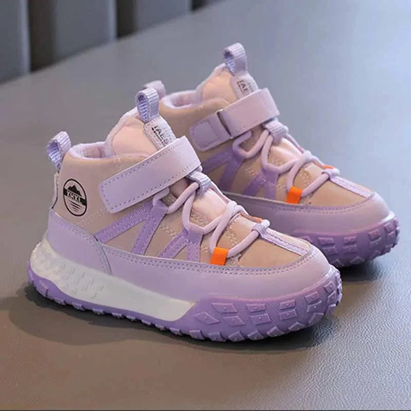 Children's winter sneakers by EACHIN with warm plush lining, suitable for boys and girls, featuring casual sporty design.